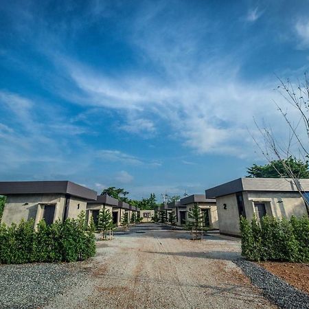 The Loft House Sakaeo Hotel Watthana Nakhon Eksteriør billede